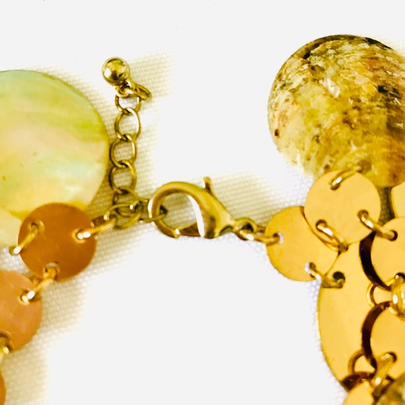 Shell and medallion bracelet - Picture 5 of 6